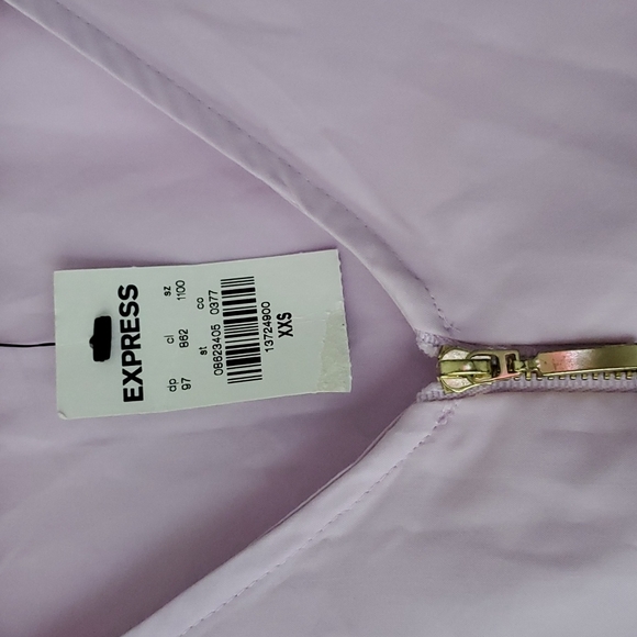 NWT Express Light Purple Lavender Zip Gramercy Top Blouse Cuffed Cap Sleeves - Picture 3 of 4